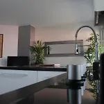 Dom wakacyjny Moms Lakehouse Como