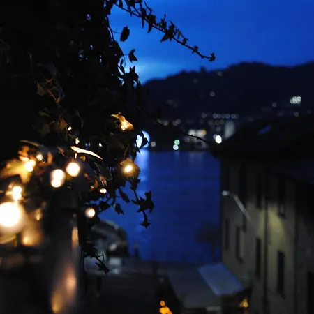 Moms Lakehouse Casa de Férias Como