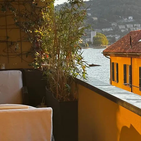 Dom wakacyjny Moms Lakehouse Como