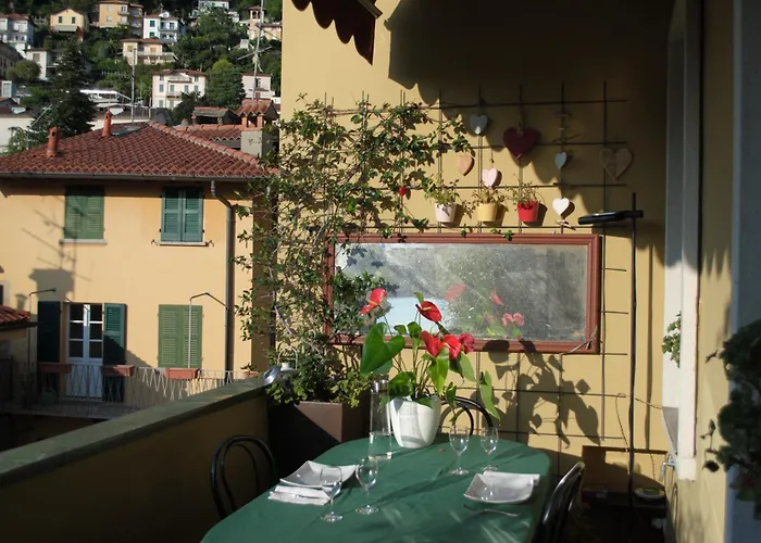 Moms Lakehouse * Côme