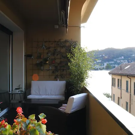 Moms Lakehouse 度假居
